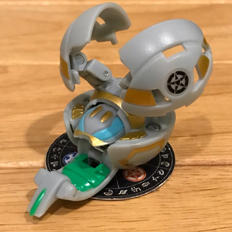 Bakugan Haos Bee Striker b2 บาคุกันผึ้งธาตุแสง ขนาดบี2