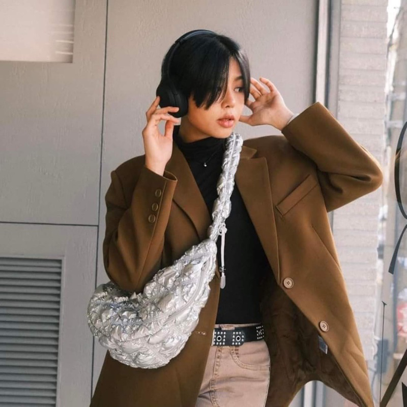 (สินค้าพร้อมส่ง!!) Carlyn Bag Cozy M กระเป๋าเกาหลีแท้ 100% (ส่งแมสได้คะ🛵) - รูปที่ 4