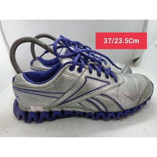 Reebok Size 37 ยาว 23.5 รองเท้ามือสอง ผู้หญิง ผู้ชาย ผ้าใบ แฟชั่น ทำงาน ลำลอง เดิน  เที่ยว วิ่ง ออกกำลังกาย