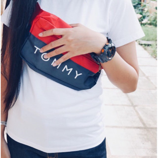 Tommy Hilfiger กระเป๋าคาดอก คาดเอว รุ่นยิดฮิต ผ้าไนลอนเคลือบกันน้ำ ปรับสายได้ สภาพผ่านการใช้งาน