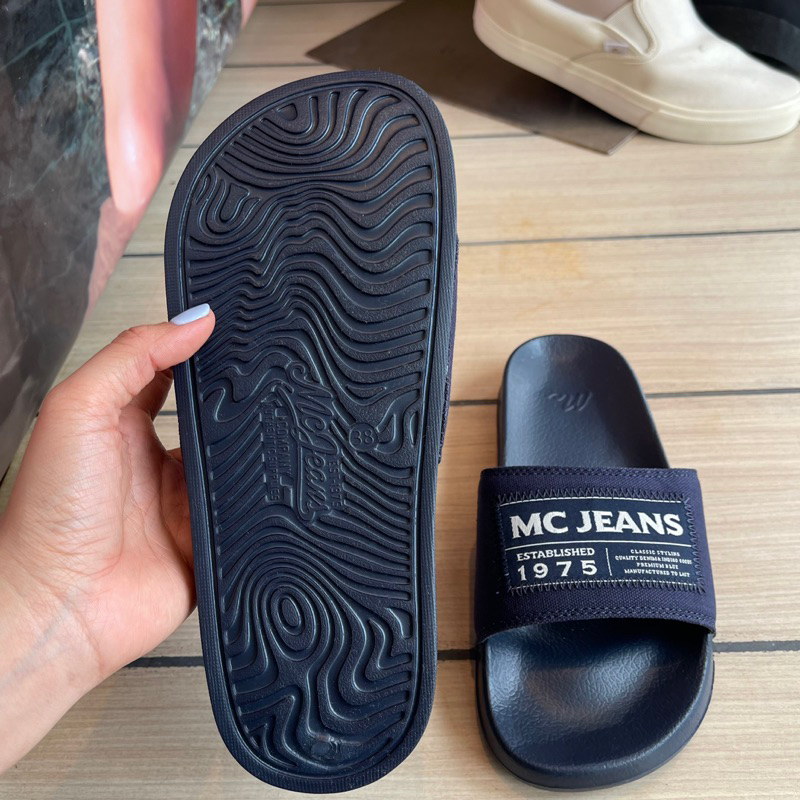 พร้อมส่ง McJeansรองเท้าแตะสวมรุ่นใหม่ พื้นนุ่ม น้ำหนักเบา ใส่สบาย แถมถุงช็อป