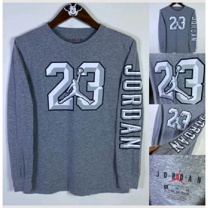 JORแดน เสื้อยืด แขนยาว คอกลม สีเทา สกรีน3มิติ เด่นสวย สภาพดี  36-40"