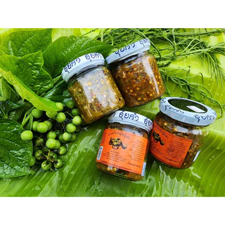 น้ำพริกหนุ่มอุ้ยคำ (ตราขันโตก) น้ำหนัก 180 กรัม
