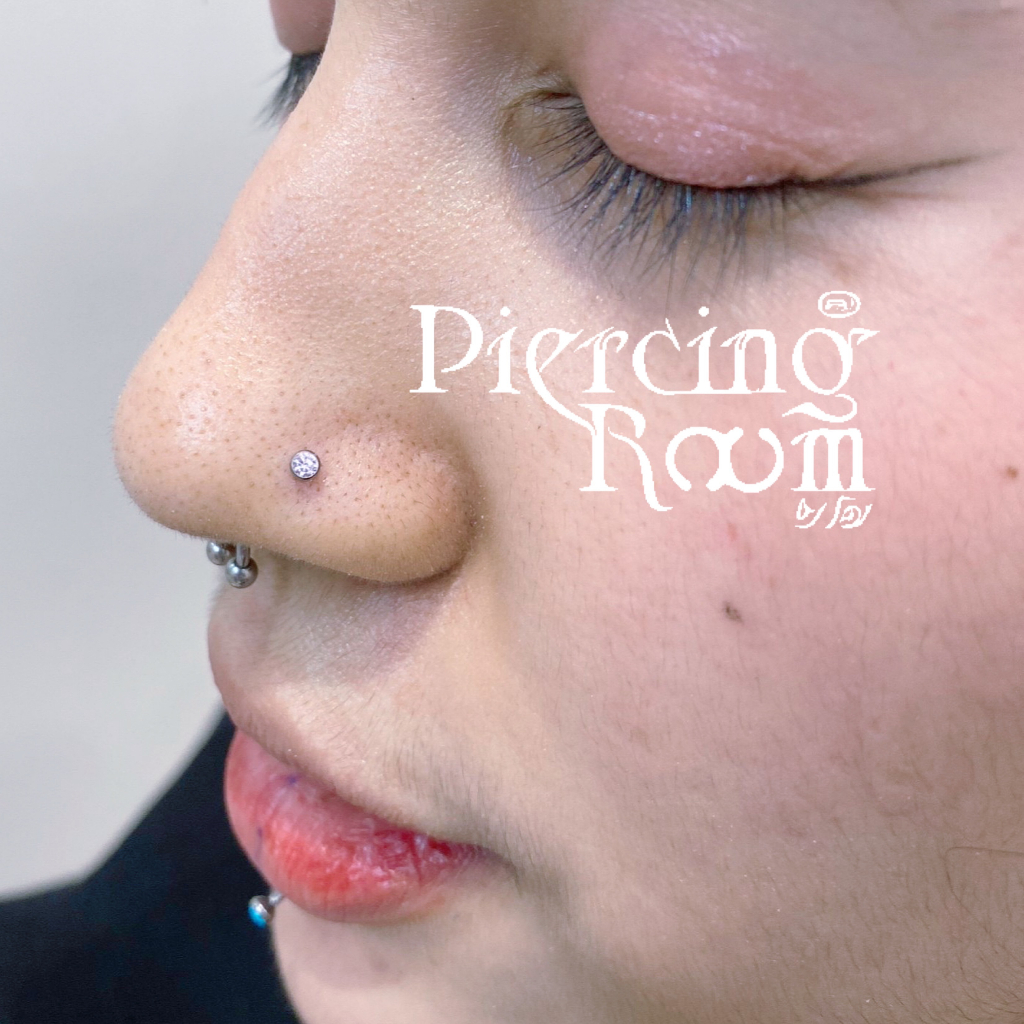 Piercingroom by Jay حلق Bezel بزركون وردي للبشرة الحساسة — صورة 3