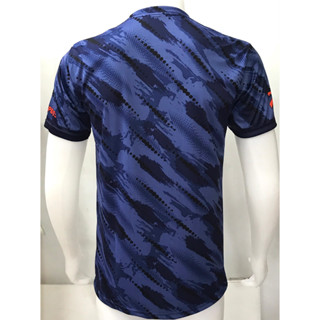 Z TW0 PRO4 Sport เสื้อพิมพ์ลายแขนสั้น ซีทูโปร4 มาพร้อมลายพิมพ์กราฟฟิคสุดเท่ห์ ดีไซน์ใหม่ล่าสุด ใส่ก่อนใครๆ -ดีไซน์สวยงาม ทำให้ดูโดดเด่นในทุกสนามและทุกโอกาส  -เนื้อผ้าไมโครโพลีเอสเตอร์ Micro Polyester เนื้อนุ่มสวมใส่สบายตัว ไม่ร้อน -มีให้เลือก 9 สี : ดำ,ส้