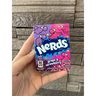 Nerds candy Strawberry เนิร์ดส แคนดี้ รสองุ่นผสมสตอรเบอรี่ ลูกอมรสเปรี้ยว ขนมUSA แพ็ค1กล่อง