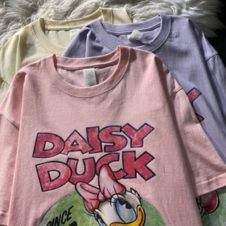 เสื้อยืด DAISY DUCK (duck) สกรีนจัดเต็ม ผ้าฝ้ายแข็ง อก44" ระบุสี ครีม | ม่วง | ชมพู