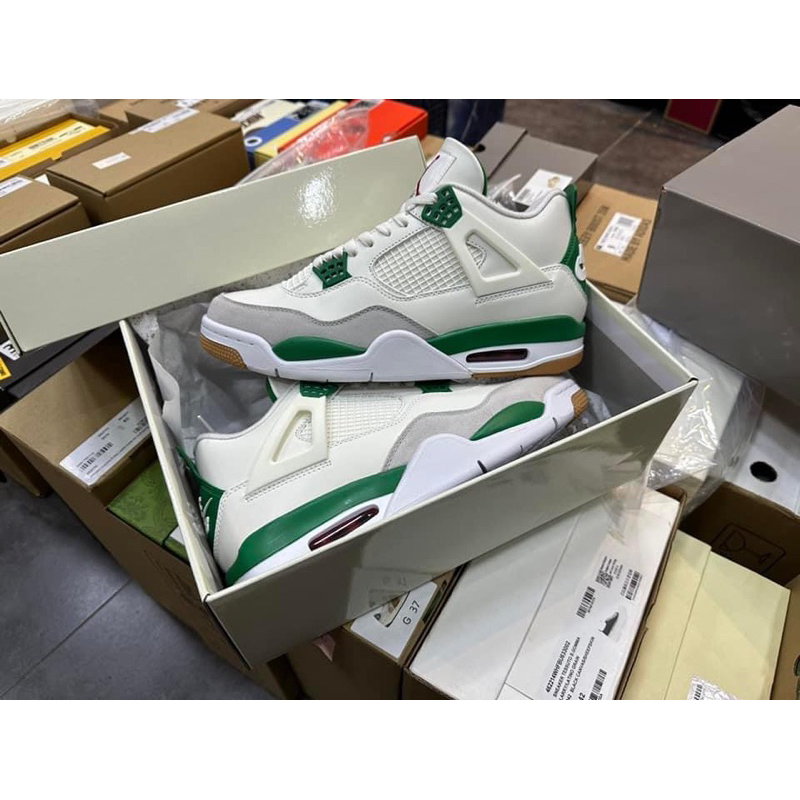 SB x Air Jordan 4 Pine Green