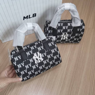 พร้อมส่ง MLB Classic Monogram Jacquard S-Boston Bag กระเป๋าสะพายสีดำ logo NY ⚫️⚫️  ทรงหมอน สายสะพายปรับความยาวได้