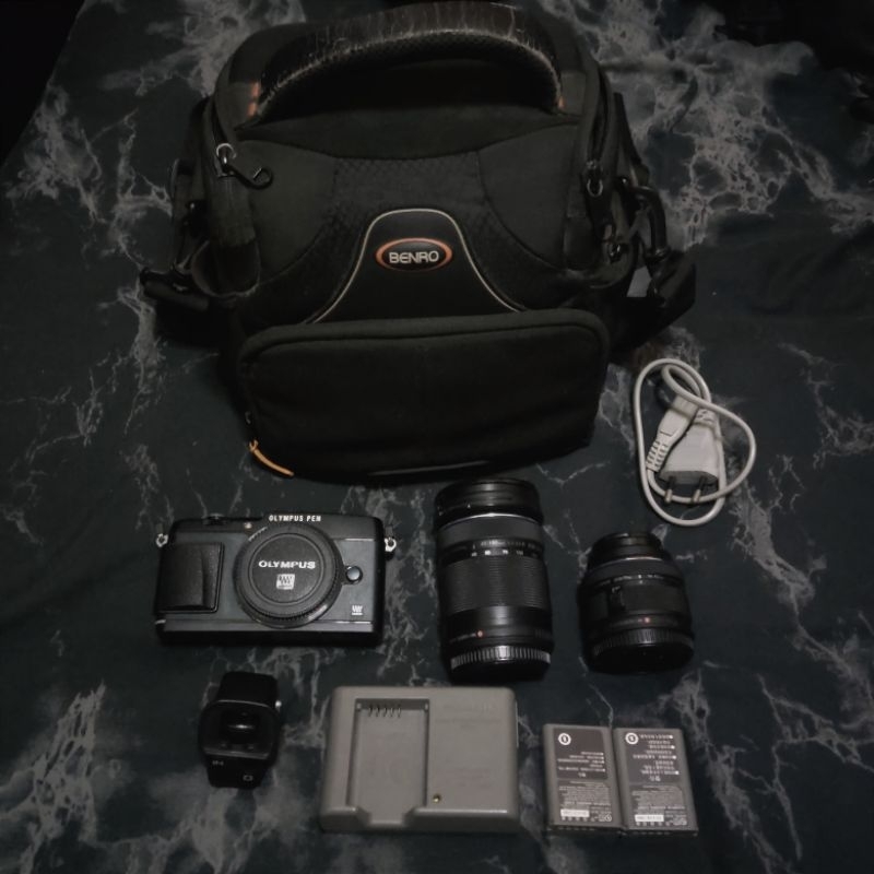 OLYMPUS Pen E-P5 + เลนส์ 40-150mm + เลนส์ 14-42mm + E-Viewfinder VF-4 + แบตแท้ 2 ก้อน & ที่ชาร์ต + ก