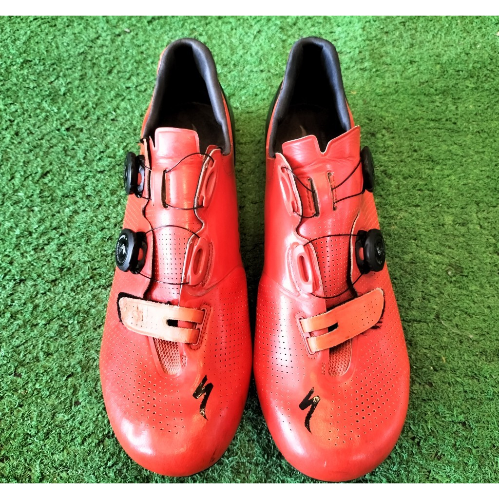 รองเท้า S-Works สีแดง พื้นคาร์บอน