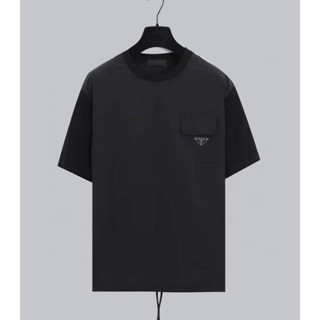 PRADA NYLON POCKET T-SHIRT BLACK เสื้อยืดคอกลมแขนสั้น แบรนด์ปราด้า trinangle logo plaque