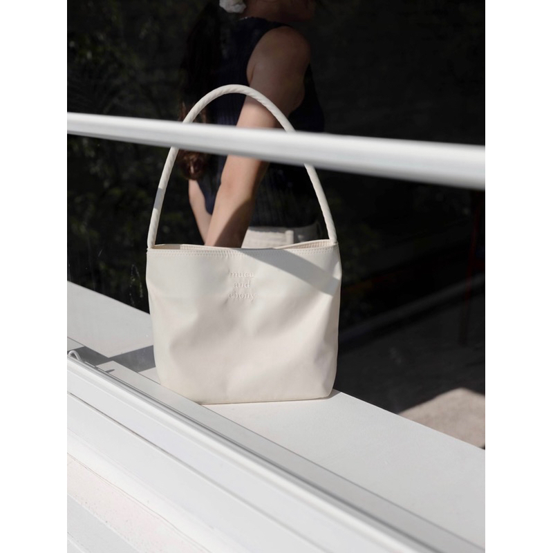 mucu and ebony bag กระเป๋าสีขาว พร้อมส่ง