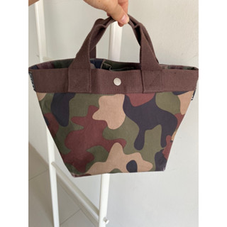 *มุมขาด* ROOTOTE ผ้าร่มแบบแข็ง กระเป๋า ลายทหาร ขนาด 39 x 23 x 17 cm.