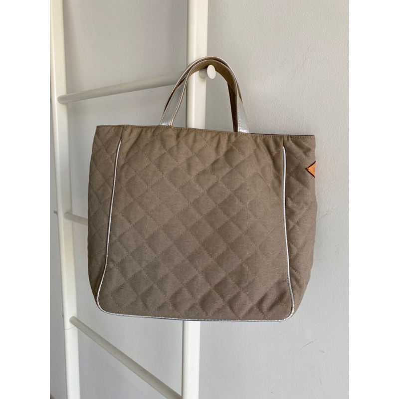 B1 *มีรอยบุบ มีรอยเปื้อน* ของแท้ MZ Wallace มือสอง สภาพใช้งาน *มีรอยยับ มีรอยเปื้อน* 26 x 27 x 11cm.