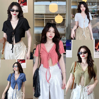 crop..shop ป้ายSHEENYแหวกเบาๆๆ ต้อนรับsummer เสื้อแต่งดีเทลโบวผูกด้านหน้า ผ้ายืดหยุ่นได้ โนอึดอัด ผ้าเนื้อดีมากๆค่ะ