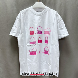 Jacquemus Tee t-shirt unisex ลายกระเป๋า สีขาว ชมพู ฌักมูส เสื้อ เสื้อแขนสั้น แบรนด์เนม ของแท้ ผู้หญิง ผู้ชาย โอเวอร์ไซส์