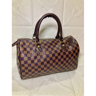 กระเป๋าถือ lv speedy damier ขนาดฐานประมาณ13นิ้วสูง8นิ้วมือสองพร้อมใช้