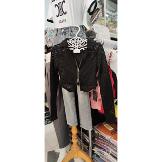 เสื้อคอปกแขนยาวลูกไม้แต่งซิปด้านหน้า[mo1] เสื้อครอปลูกไม้เกาหลี งานป้ายMomay ครอปลูกไม้แขนยาวเว้าเอว