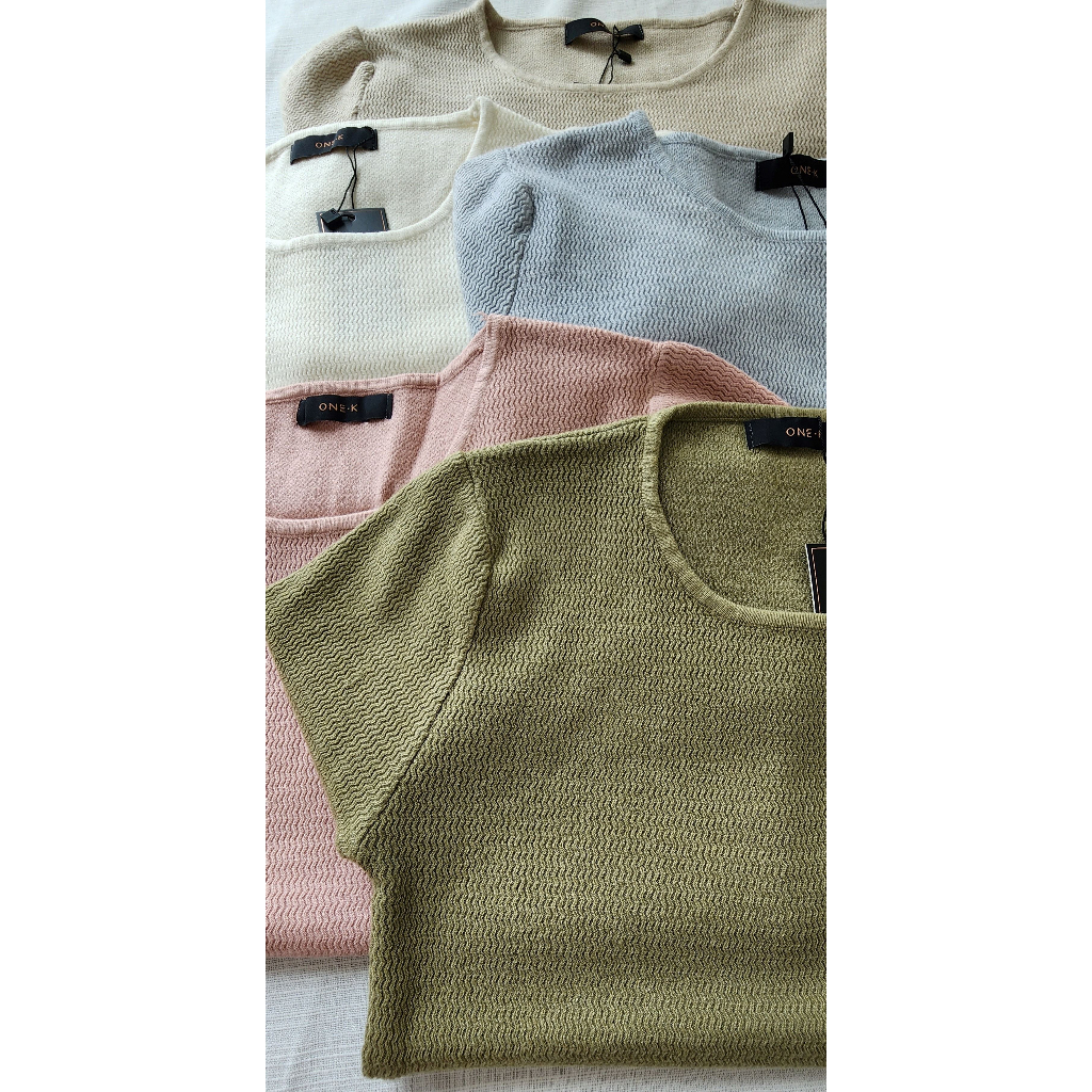 ONE-K (B04 พร้อมส่ง)  - เสื้อยืดไหมพรม ผ้านิ่ม ใส่สบาย (ใส่เที่ยวก็ได้ ใส่ทำงานก็ดีที่สู๊ดด)