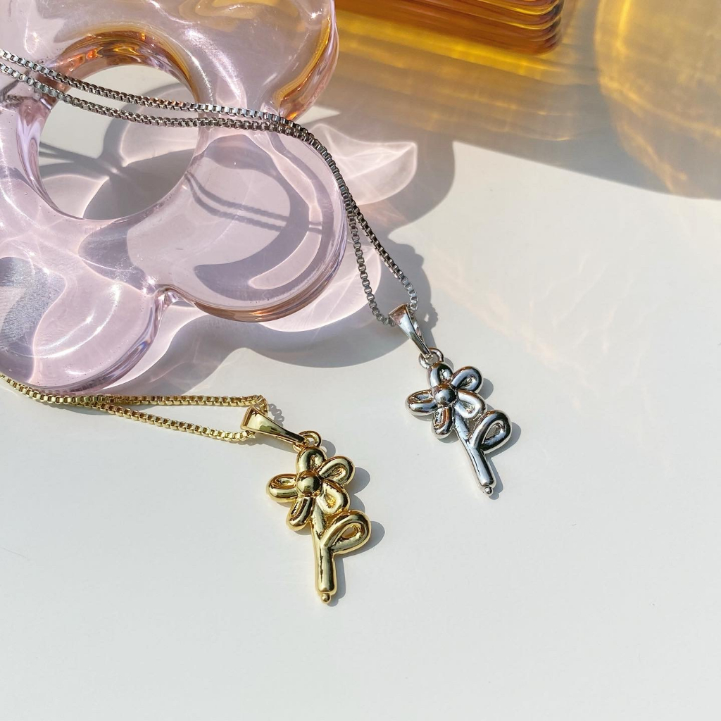 play.palette - Balloon daisy necklace
