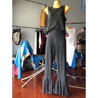 ชุดเซตเสื้อกับกางเกงผ้ายืดแต่งระบายช่ายขา