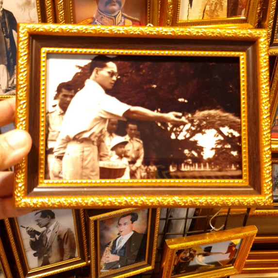 กรอบรูป รัชกาลที่ 9 ขนาด13x19 ซม.