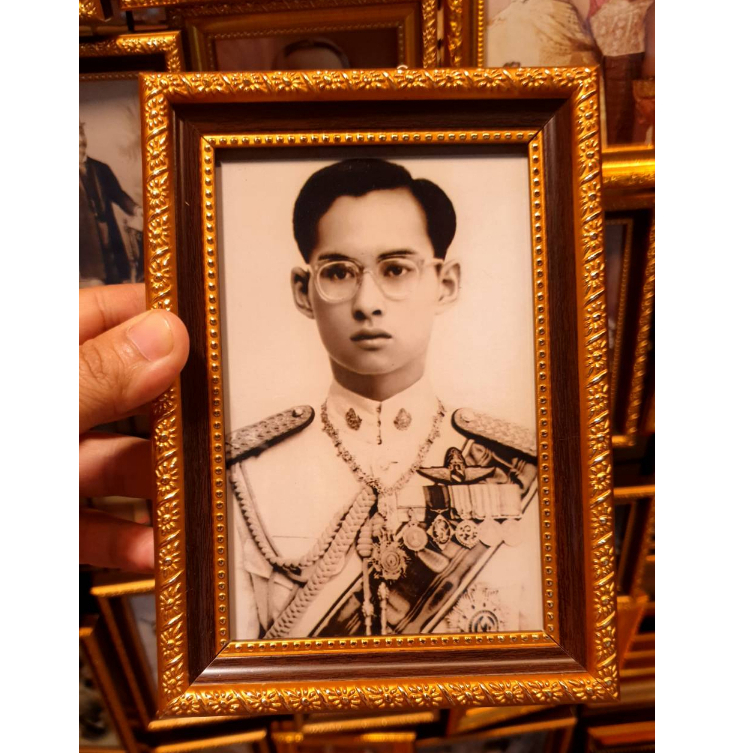 กรอบรูป รัชกาลที่ 9 ขนาด13x19 ซม.
