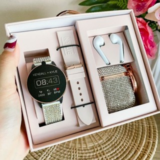 ⌚😎พร้อมส่งเซ็ท Kendall &amp; Kylieเซ็ทสุดคุ้ม มาเป็นกล่อง Gift Set สมาร์ทวอช + หูฟัง สวยมากๆ