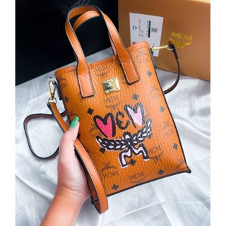 **พร้อมส่ง** ภาพถ่ายจากสินค้าจริงๆ กระเป๋า MCM Love Tote Bag