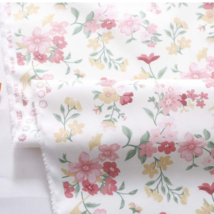 ผ้าคอตตอน 100% ทอทวิล หน้ากว้าง1.6 เมตร ตัดขายเป็นเมตร พิมพ์ลายดอกไม้ ลายกระต่าย ผลไม้
