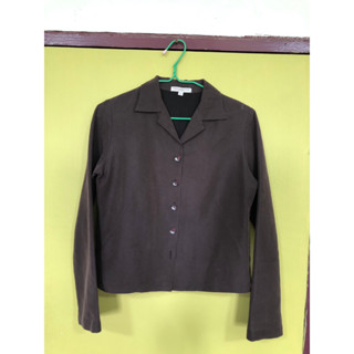 เสื้อเชิ้ต เสื้อคร๊อป สีน้ำตาล ผ้ากำมะหยี่ หรือหนัง สไตล์เกรย์ฮาวน์ Brand Grayhound แท้ 100% size S