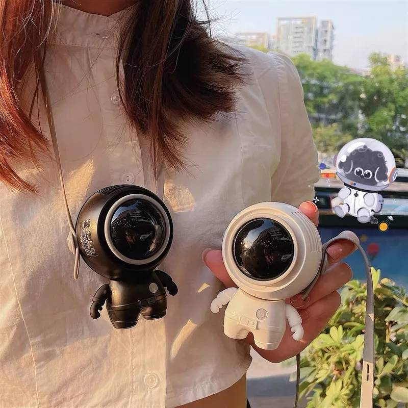 ✨✨ASTRONAUT MF040 พัดลมขนาดจิ๋ว ขนาดพกพา มี 2สีให้เลือก มีสายคล้องคอ ปรับหมุนได้ 360 ํ Type-C แบต900