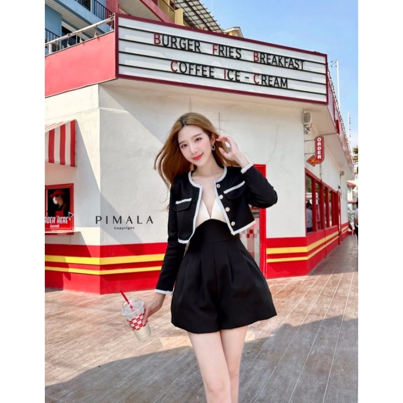 Pimala จั้มสูทขาสั้นทรงขาบานสวยมากก เป็นสายเดี่ยวเว้าลงทรงบราสายปรับได้น้า มีฟองน้ำอกเพื่อทรงสวย
