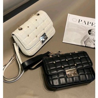 กระเป๋าสะพายข้าง GUESS Sole Studded Flap crossbody 003/005P