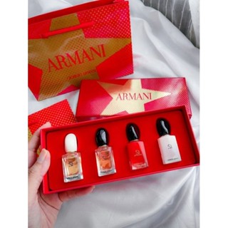 **พร้อมส่ง** Set น้ำหอม Si รุ่นกล่องของขวัญดาวสีทอง ชุดกล่องน้ำหอม Si กลิ่นดังจาก Armani