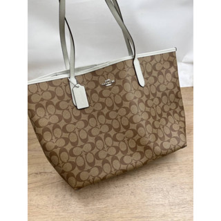 (ผ่อน0%) กระเป๋าสะพาย COACH CITY TOTE IN SIGNATURE CANVAS (COACH 5696) ลายซีสีน้ำตาล สายสะพายสีขาว 13 นิ้ว