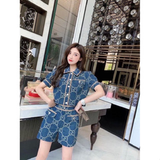 set เซ็ทกางเกงขาสั้นพิมพ์บนยีนส์ เสื้อครอป มีคอปก แขนสั้นกระดุมหน้า