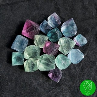 ผลึกออกตะฮีดรอลฟลูออไรต์คละสี (Colourful​ Octahedral Fluorite)