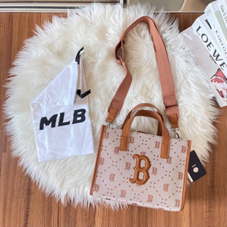 พร้อมส่งกระเป๋า MLB Big Dia Monogram Jacquard S-Tote Bag  กระเป๋ามีสายสะพาย 2 แบบ สายยาวสามารถปรับความยาวได้