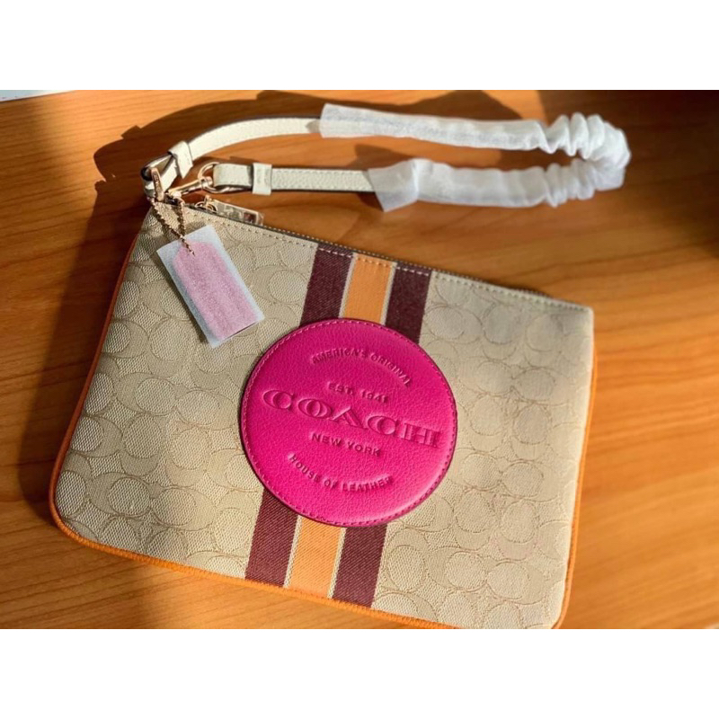 COACH DEMPSEY GALLERY POUCH IN SIGNATURE JACQUARD WITH STRIPE AND COACH PATCH ((2633))