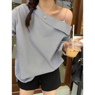 เสื้อแขนยาวแบบปาดไหล่แต่งโซ่เงิน (เปลี่ยนถอดได้) LQS77589