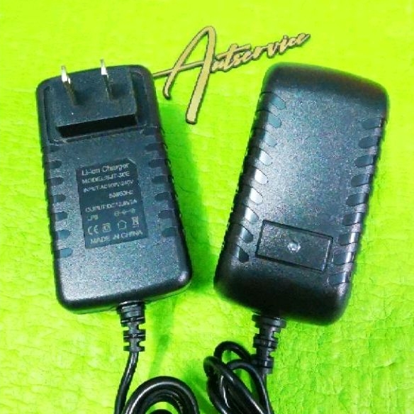 Adaptor​ ชาร์จ​แบตเตอรี่​ลิเทียม​ 12.6V.2A.อย่างดี