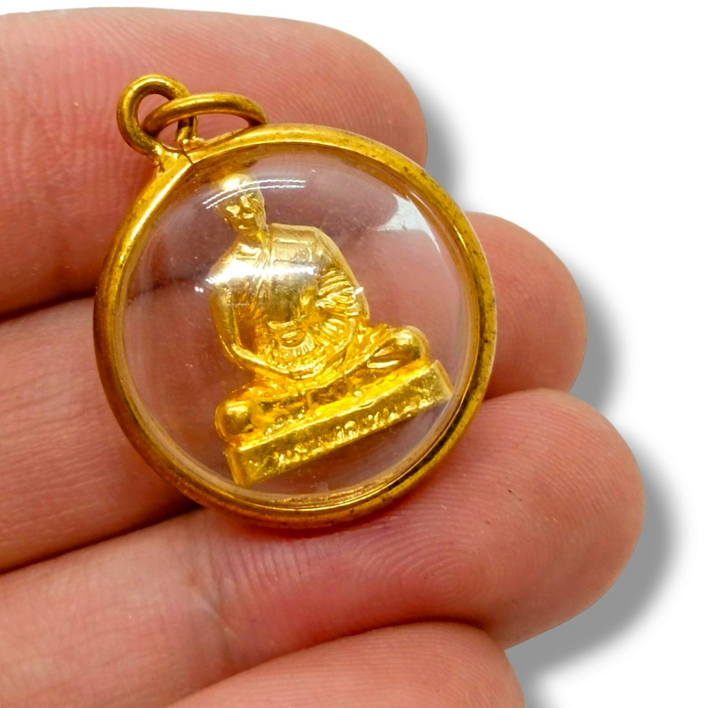 KPP[A9]รูปหล่อหลวงพ่อสด วัดปากน้ำภาษีเจริญ เนื้อกะไหล่ทอง เลี่ยมกรอบทองผ่าหวายอย่างดี ท่านเป็นผู้ค้น