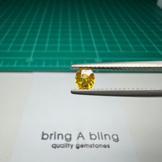 บุษราคัม (yellow sapphire) จากศรีลังกา  น้ำหนัก 0.5 กะรัต (5.0x4.0mm) พลอยธรรมชาติ เผ่าเก่า