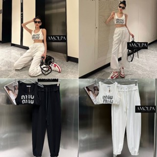 SET CROP + PANTS MIU MIU 2023SS เสื้อเป็น CROP MIU MIU ทรงกล้าม ปักอักษรหน้าอก MIUMIU มาพร้อมกางเกงจั้ม
