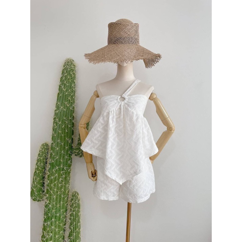 White Lace Story set ชุดเซ็ทผ้าฉลุ เสื้อ+กางเกงขาสั้น