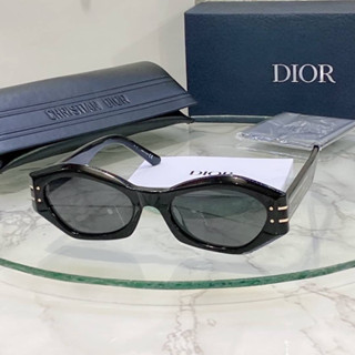 แว่นตา Dior พร้อมกล่องแบรนด์ตามภาพ