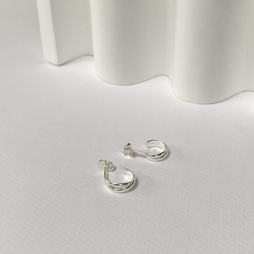 annita.silver - twist half hoop stud / ต่างหูห่วงเกลียว ต่างหูเงินแท้925