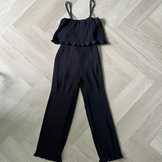 Used Jumpsuit สีกรมท่า อัดพลีทเหมาะกับสาวไซส์ M/L ใส้ได้หลายโอกาส ทำงาน คาเฟ่ หรือไปต่างจังหวัด ถ่ายรูปสวย ยาวกำลังพอดี.